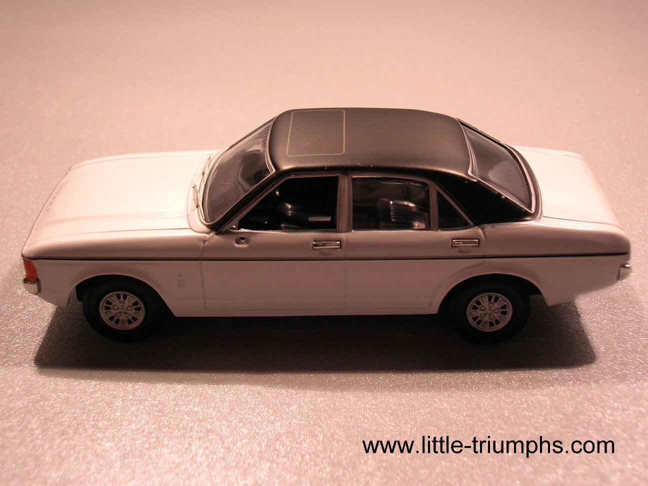 Ford Granada Ghia - Diamond White with Black -
